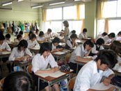 自由な校風のもと、学習にも部活動にも全力投球